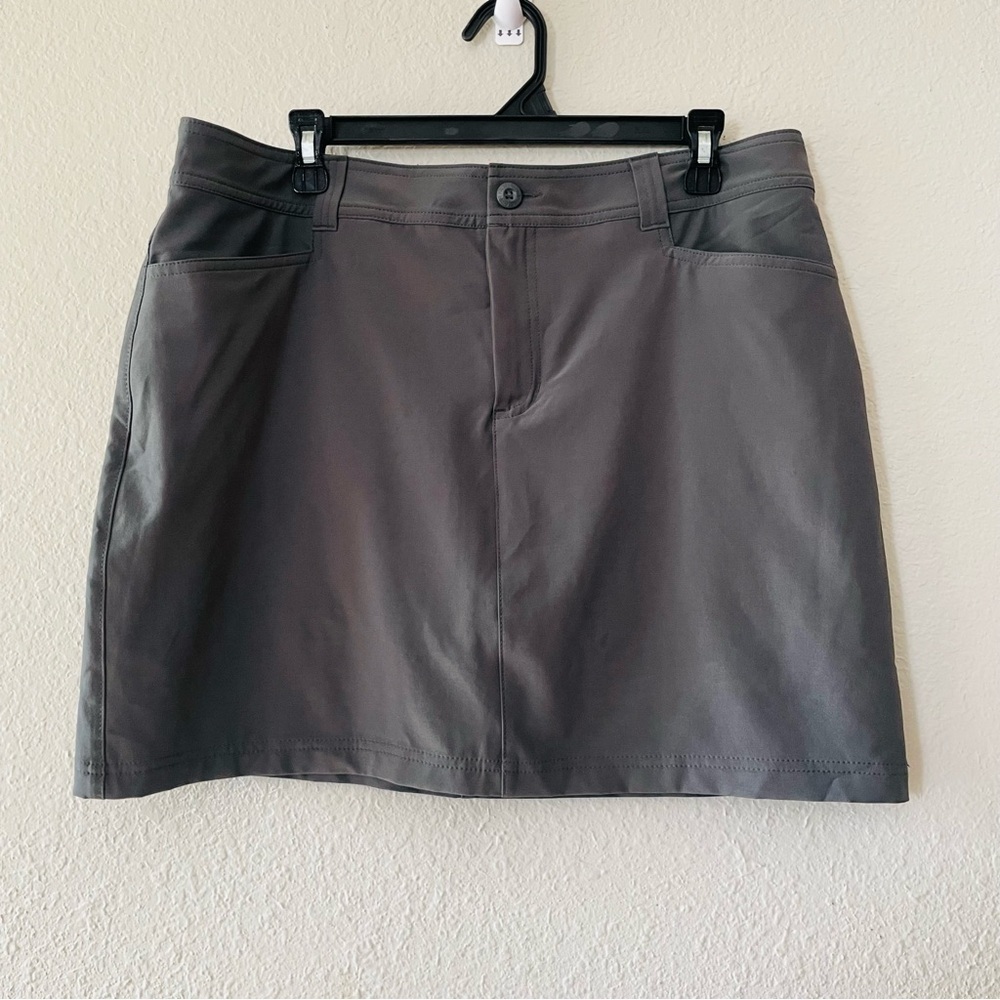 Eddie Bauer woman’s Gray utility Skirt size 12 large 
Short lined sporty summer